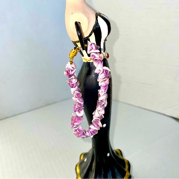 EUC 1970’s boho genuine shell bracelet from Hawaii, purple, gold-tone closure - Picture 2 of 3